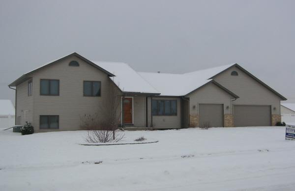 309 Cypress Circle Ln., Holmen, WI 54636
