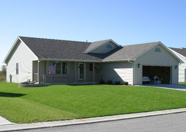 1115 Dundee Dr., Caledonia, WI 53402