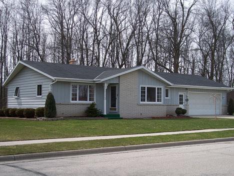 992 Sunset Dr., Plymouth, WI 53073