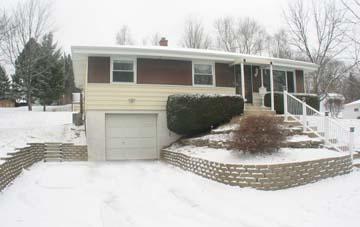 312 Debbie Dr., Waukesha, WI 53189