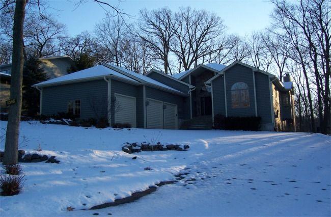 1046 Briarwood Ln., Fontana, WI 53125