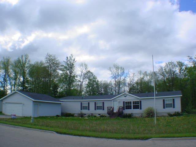 450 Robin Hood Ln., Gillett, WI 54124