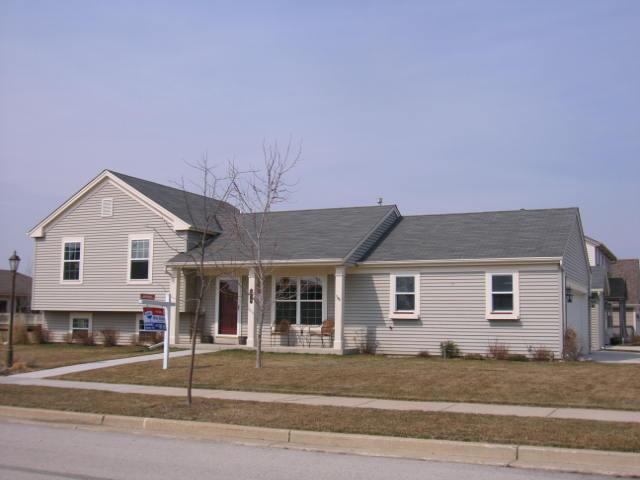 3000 Tanglewood Dr, Waukesha, WI 53189