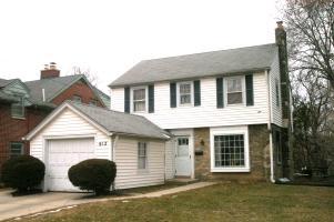 612 W Rock Pl., Glendale, WI 53209