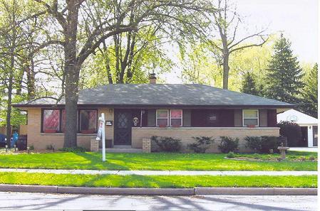 W170N8417 Lloyd Ave., Menomonee Falls, WI 53051