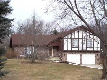 21210 W Edinborough Dr., New Berlin, WI 53146