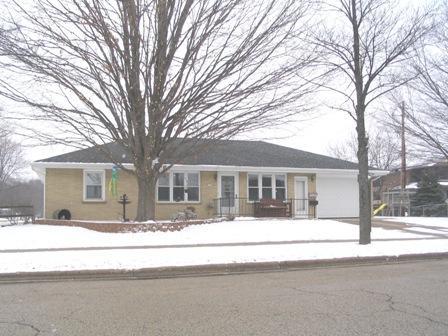 515 Meadowbrook Dr., West Bend, WI 53090