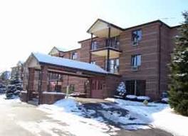 530 N Silverbrook Dr. #121, West Bend, WI 53090