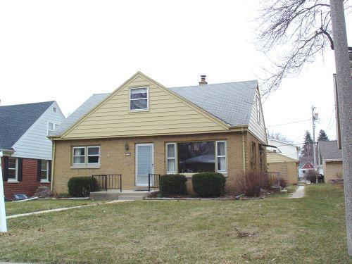 3760 N 101st St, Wauwatosa, WI 53222