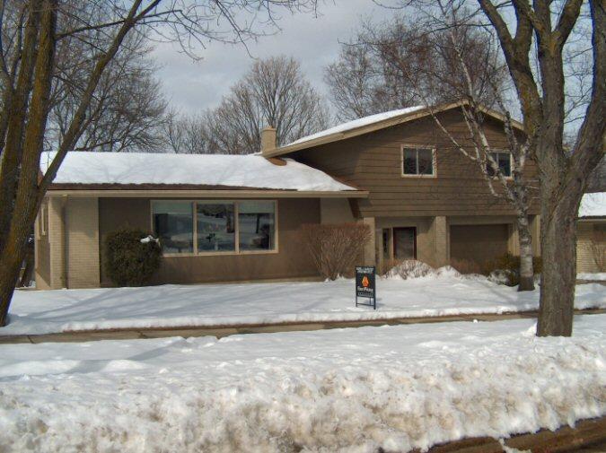 1336 Sylvan Way, West Bend, WI 53095