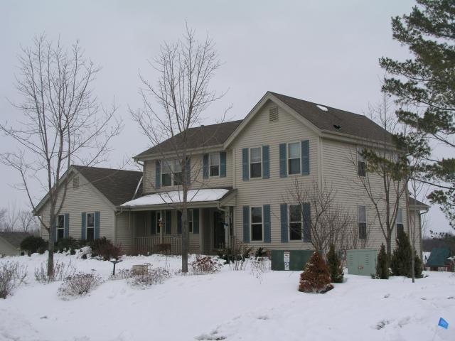 3238 Bittersweet Cir., West Bend, WI 53095