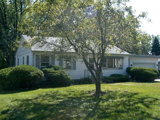 406 Prospect Ave., Pewaukee, WI 53072