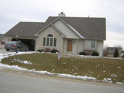 8821 S Clover Cir., Oak Creek, WI 53154