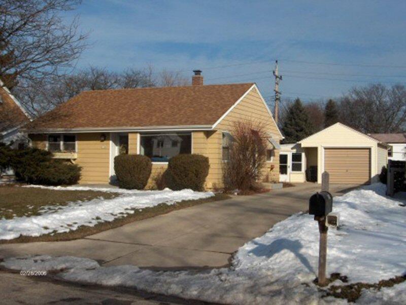 2126 N 115th St., Wauwatosa, WI 53213