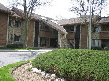 2101 W Good Hope Rd. #213, Glendale, WI 53209