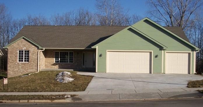 2527 Skyline Dr., West Bend, WI 53090