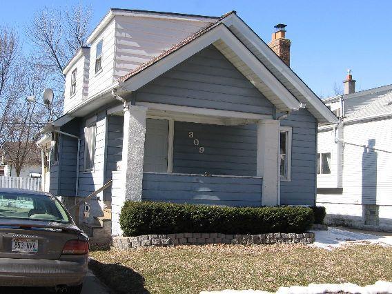 309 N 69th St, Wauwatosa, WI 53213