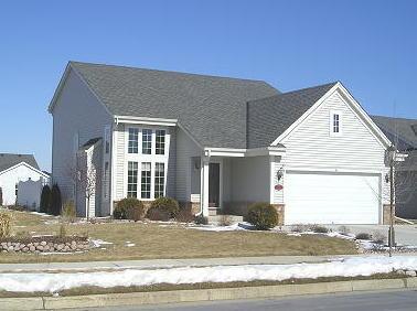 3901 Stillwater Cir., Waukesha, WI 53189