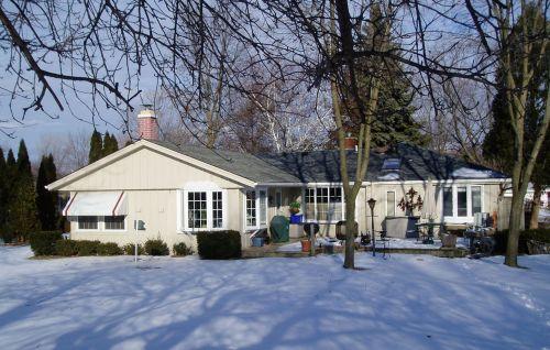 2011 S West Ln., New Berlin, WI 53146