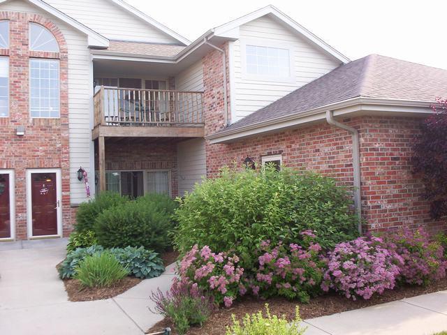 628 W Hillcrest Rd #H, Saukville, WI 53080