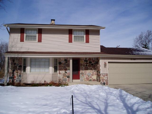 2124 Laura Ln, Waukesha, WI 53186