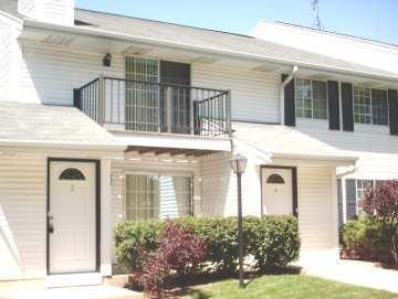 8851 S Wood Creek Dr. #5, Oak Creek, WI 53154