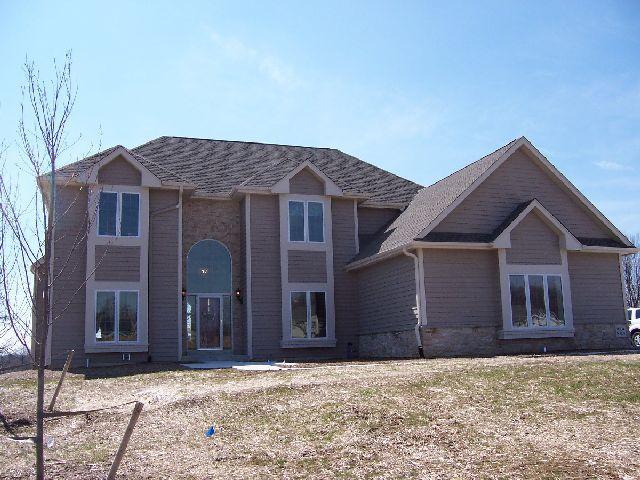 W234N3331 Harvest Ln, Pewaukee, WI 53072