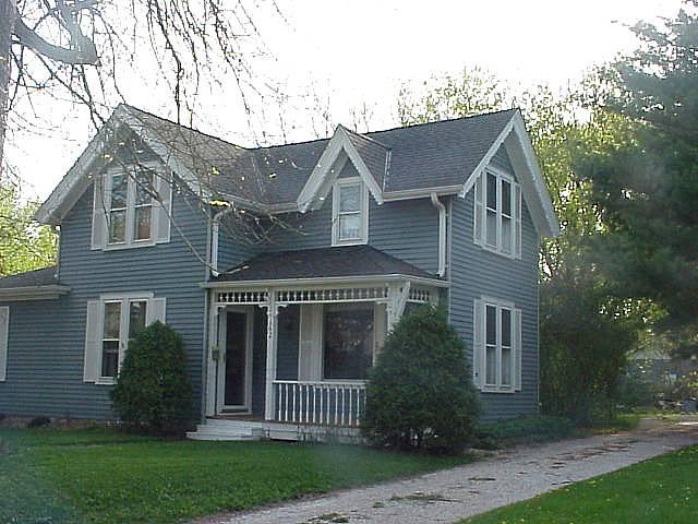 162 S Maple St., Oconomowoc, WI 53066