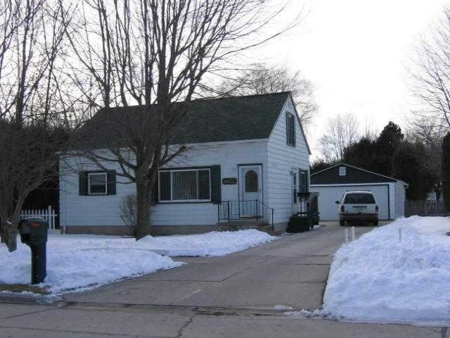 1622 Holly Dr., Manitowoc, WI 54220