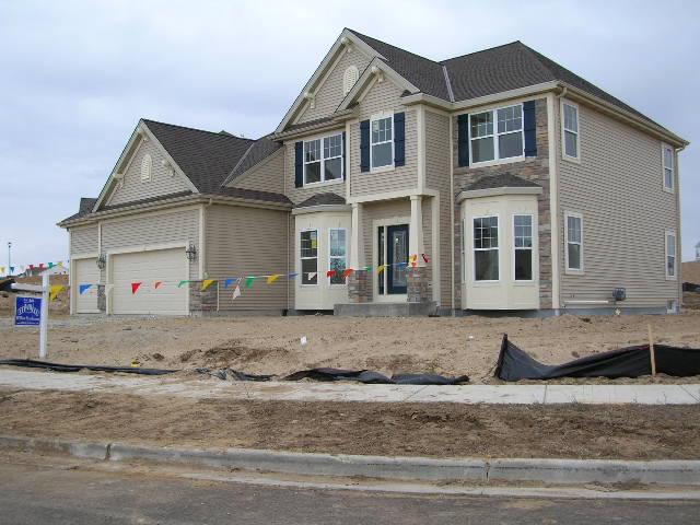 648 Creekwood, West Bend, WI 53095