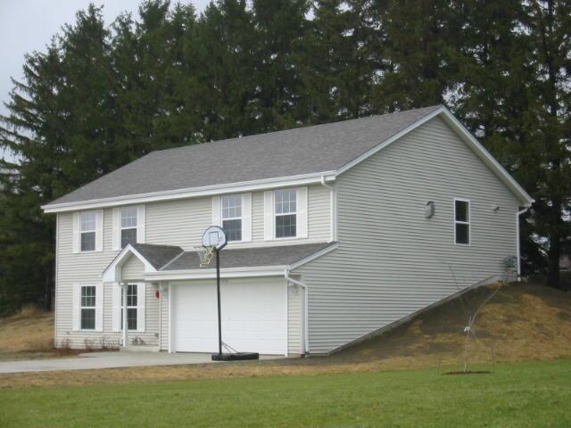 8124 S Wynona Dr., Oak Creek, WI 53154