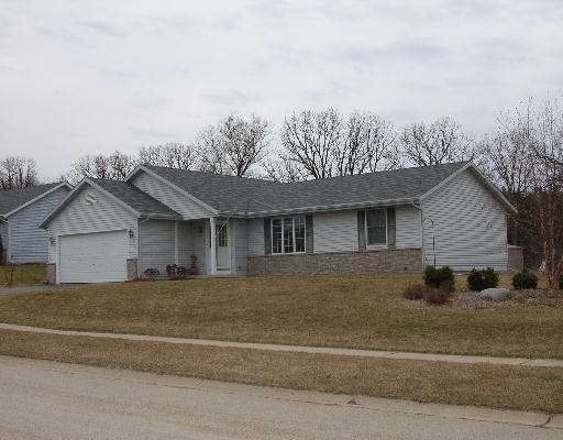 2315 Autumn Ln, East Troy, WI 53120