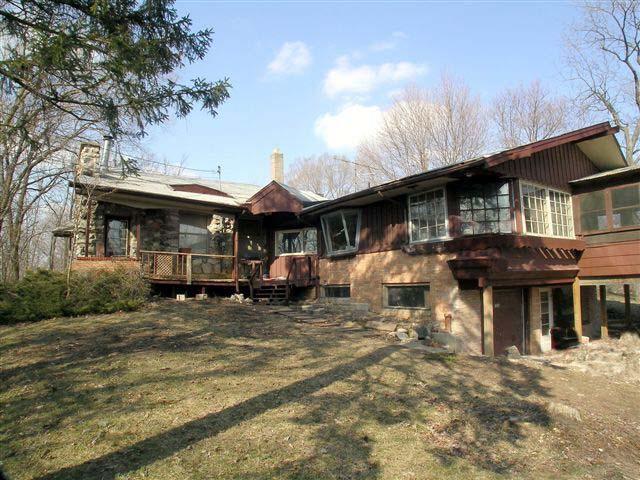 1236 Hickory Dr South, Waukesha, WI 53186