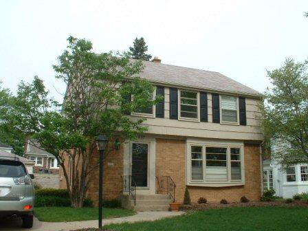 2537 N 94th St, Wauwatosa, WI 53226