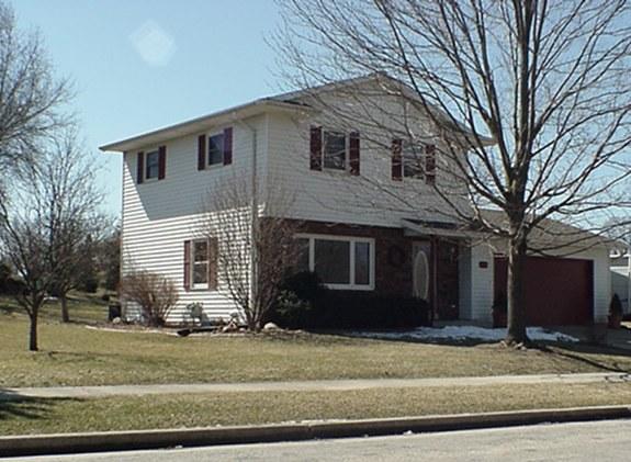 1225 Honeysuckle Rd., Hartford, WI 53027