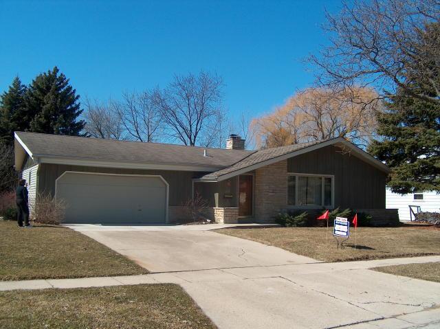 6271 Thorncrest Dr., Greendale, WI 53129