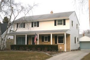 5450 N Navajo, Glendale, WI 53217