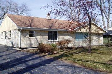 5691 N Sievers Pl, Glendale, WI 53209