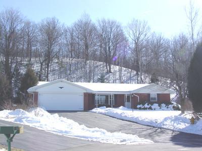 536 Oakview Dr., Slinger, WI 53086