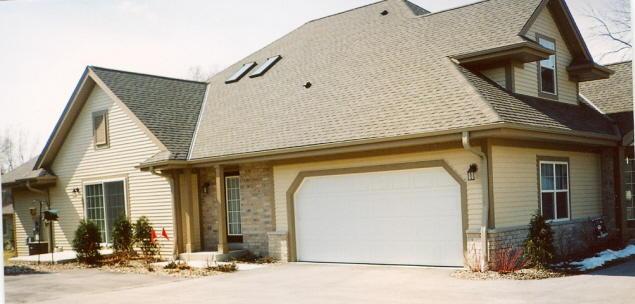 4893 S Waterview Ct, Greenfield, WI 53220