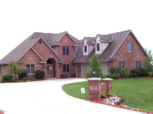 3223 S Bittersweet Cir, West Bend, WI 53095