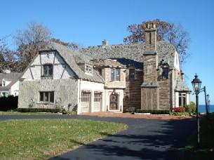 6440 N Lake Dr., Fox Point, WI 53217