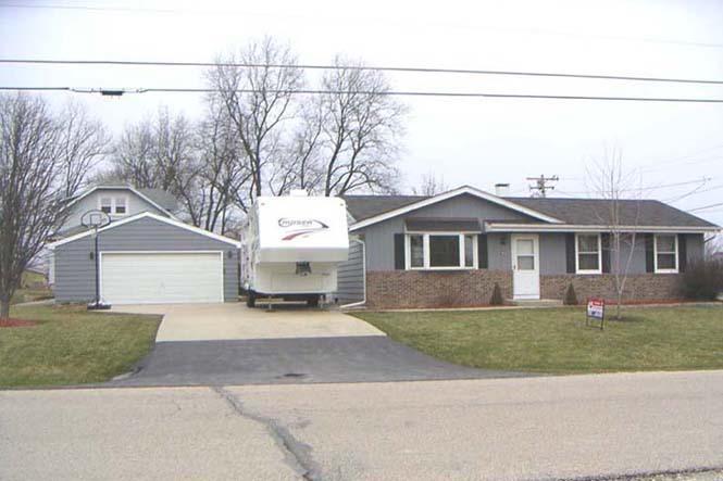 2808 St. Rita Rd., Caledonia, WI 53404