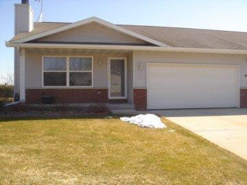 997 Woodview Ct., Slinger, WI 53086