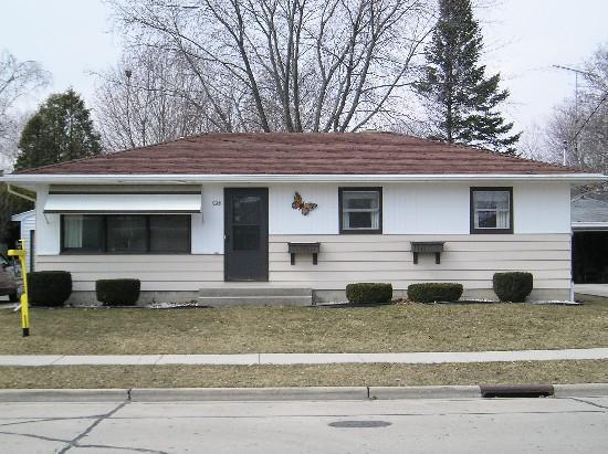 726 S 30th St., Manitowoc, WI 54220