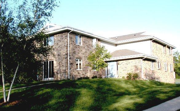 1360 Meadowcreek Dr. #F, Pewaukee, WI 53072