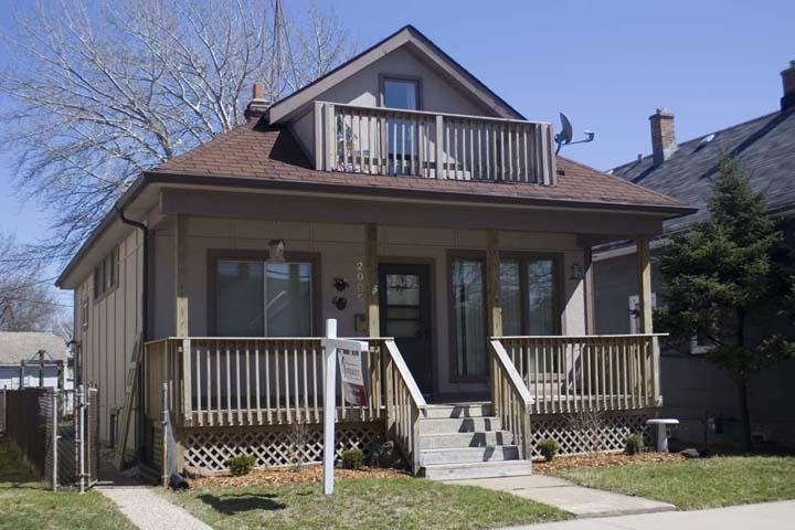 2005 La Salle St., Racine, WI 53402