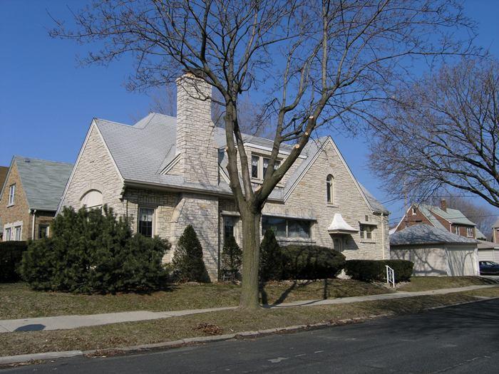 3376 S 11th St, Milwaukee, WI 53215