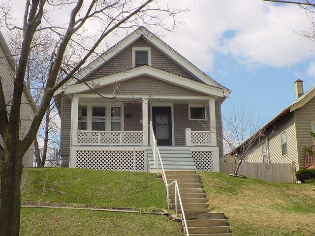 2851 S Linebarger Ter., Milwaukee, WI 53207