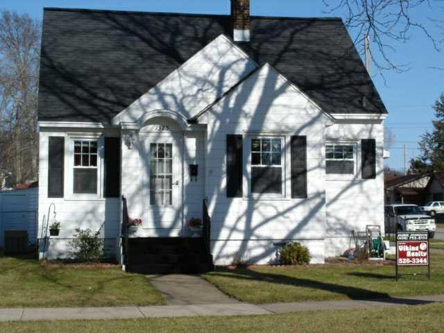 1325 S 20th St, La Crosse, WI 54601